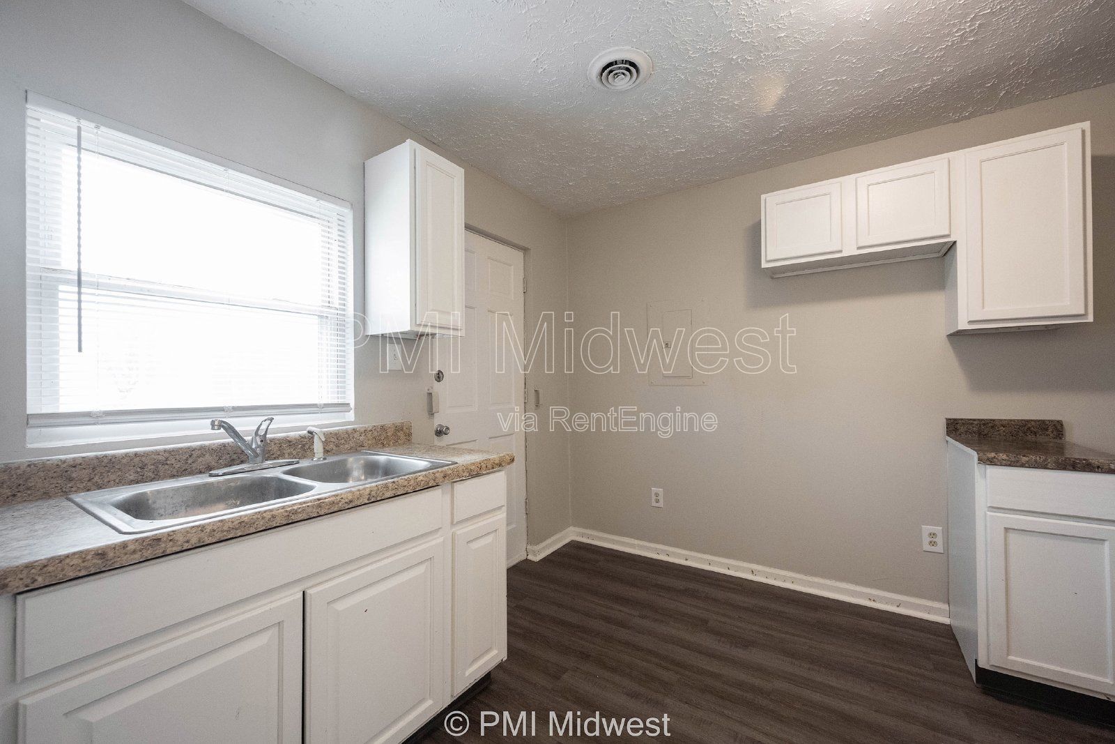 Modern Duplex in Prime Location - Perfect Rental Opportunity in Indianapolis! property image