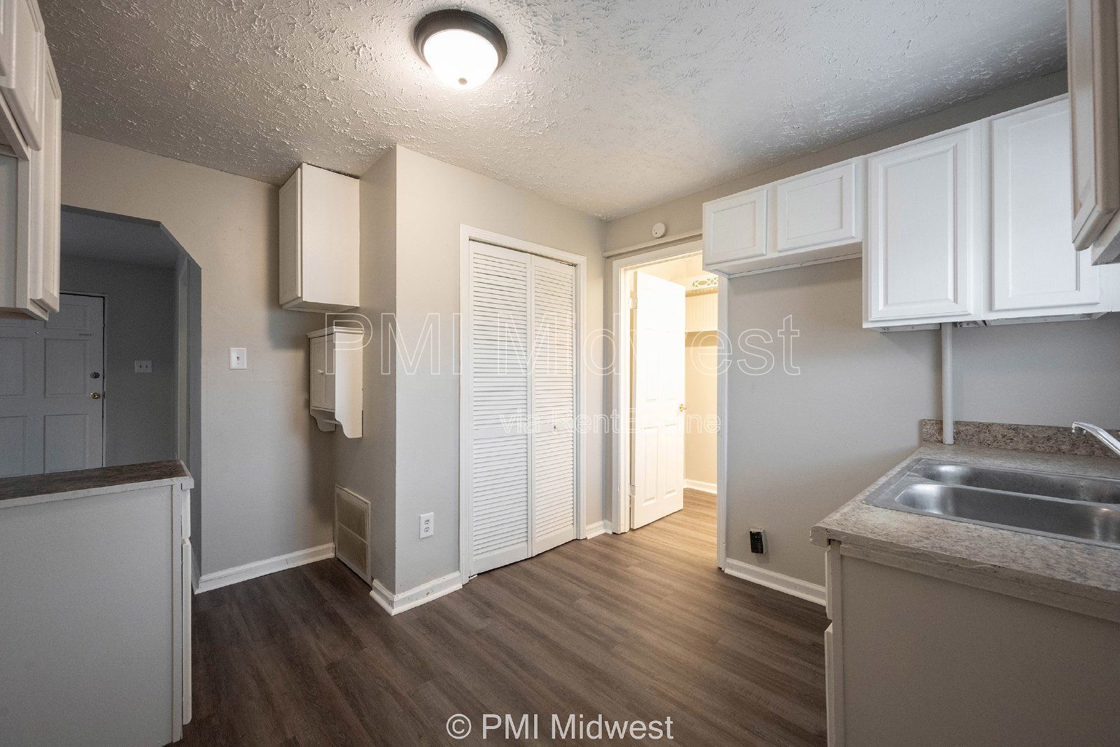 Modern Duplex in Prime Location - Perfect Rental Opportunity in Indianapolis! property image