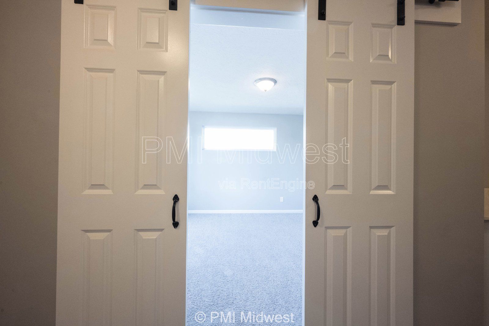 2952 W New York St property image