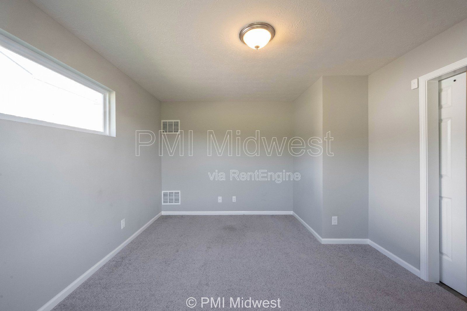2952 W New York St property image