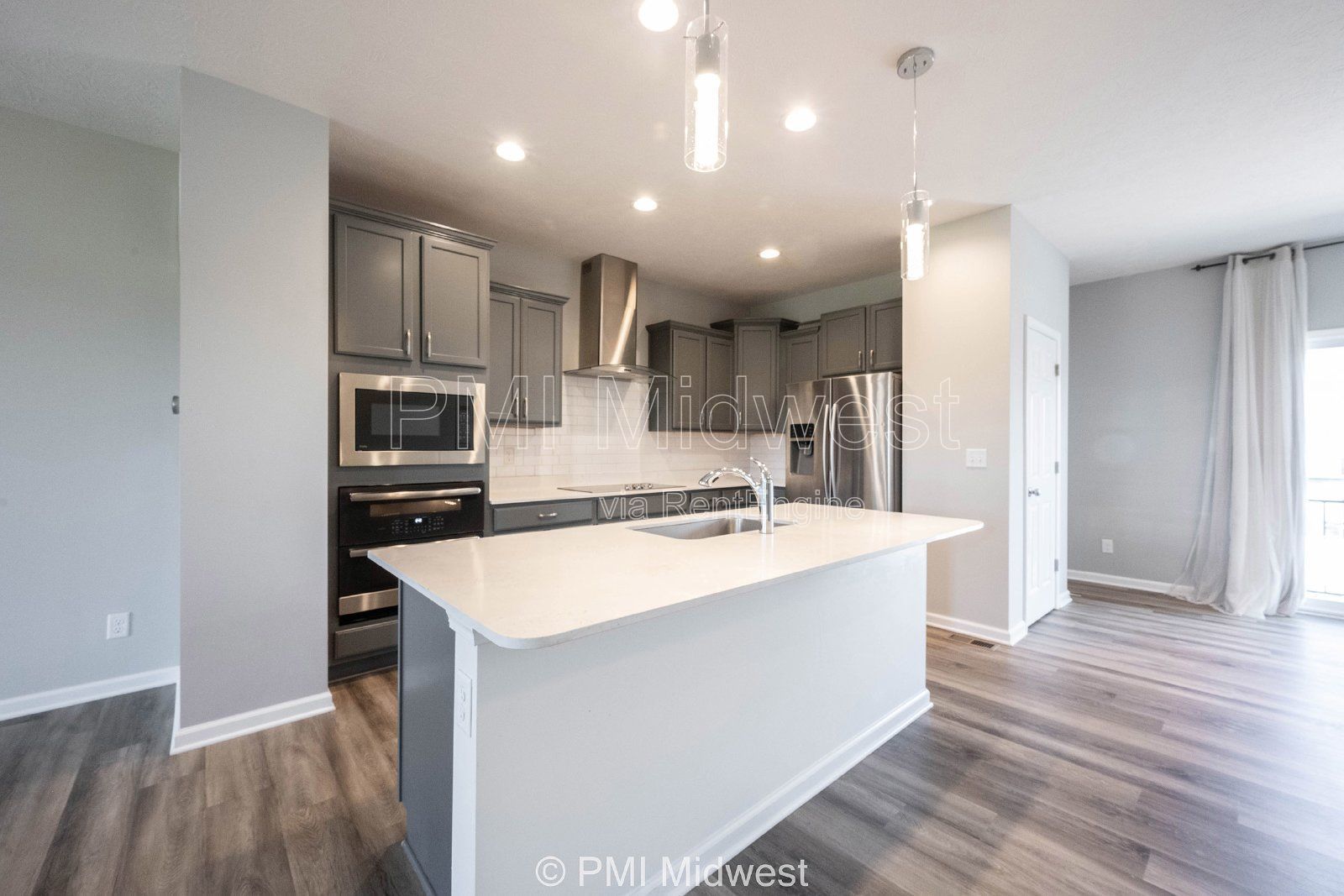 2952 W New York St property image