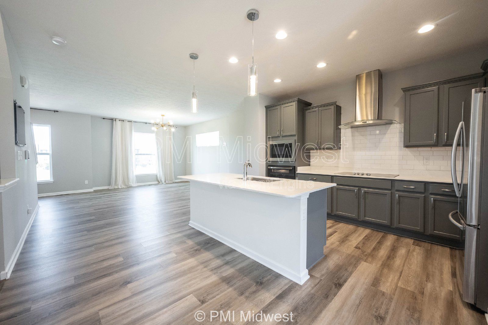 2952 W New York St property image