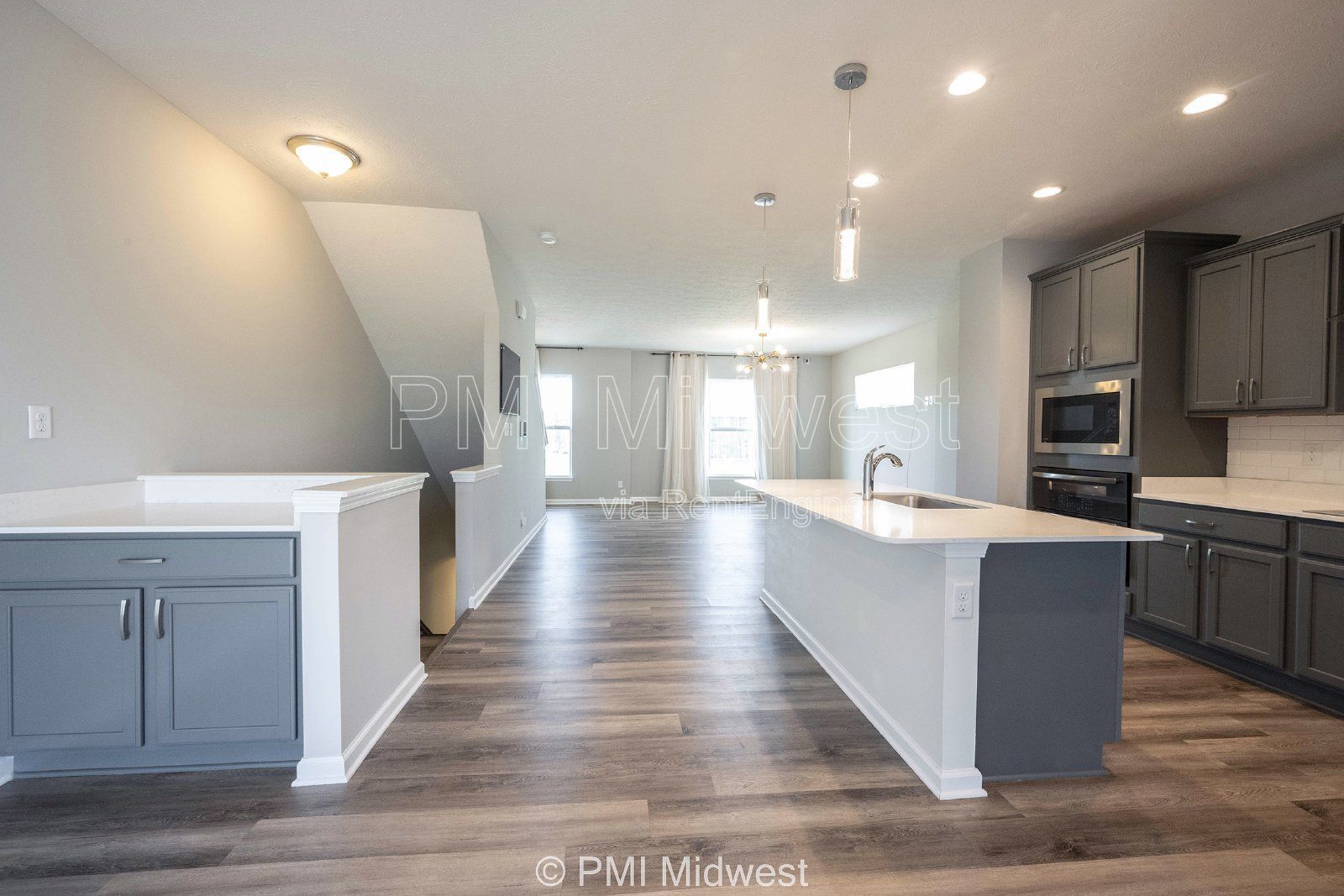 2952 W New York St property image