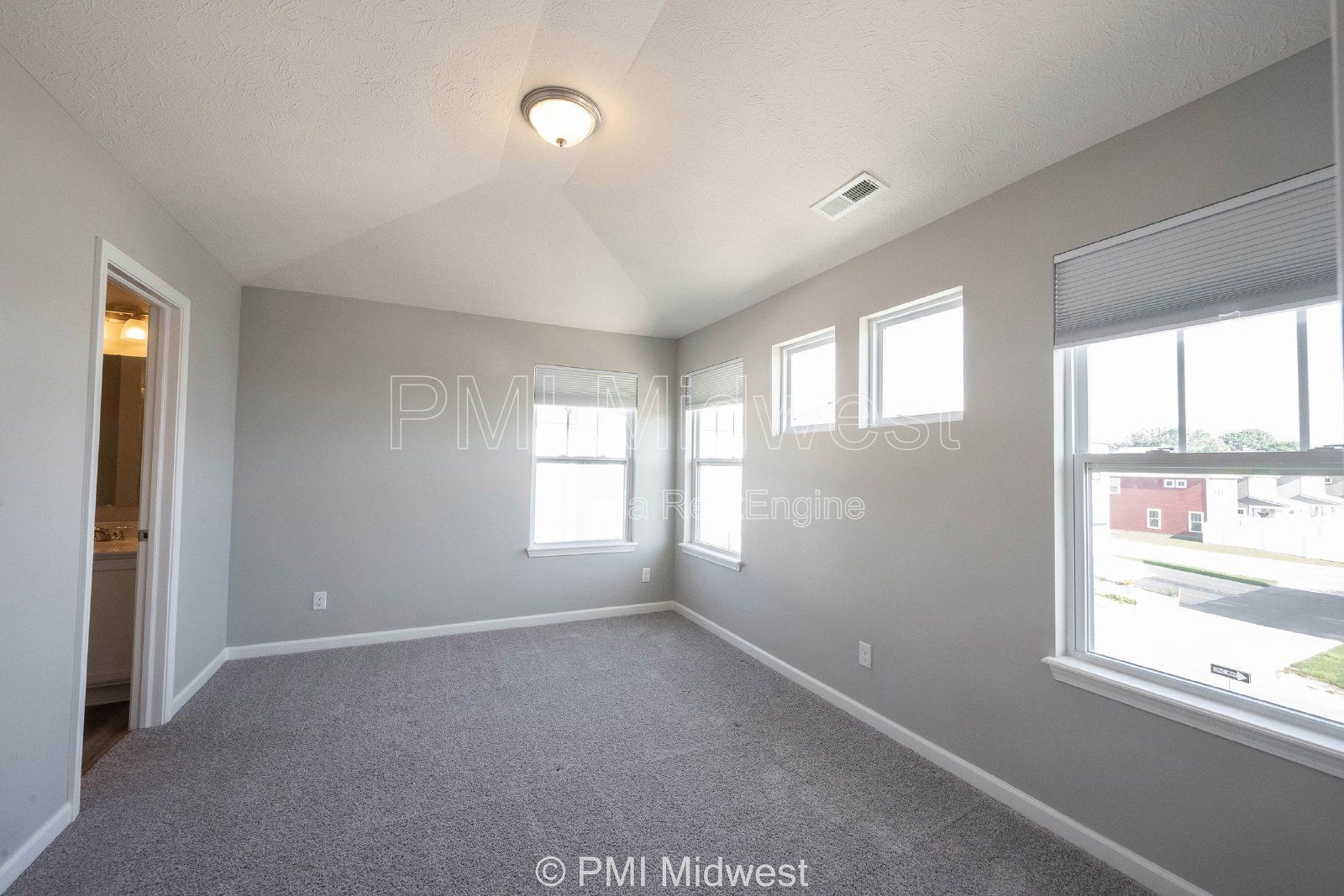 2952 W New York St property image