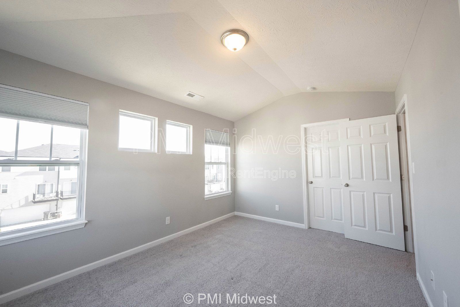2952 W New York St property image