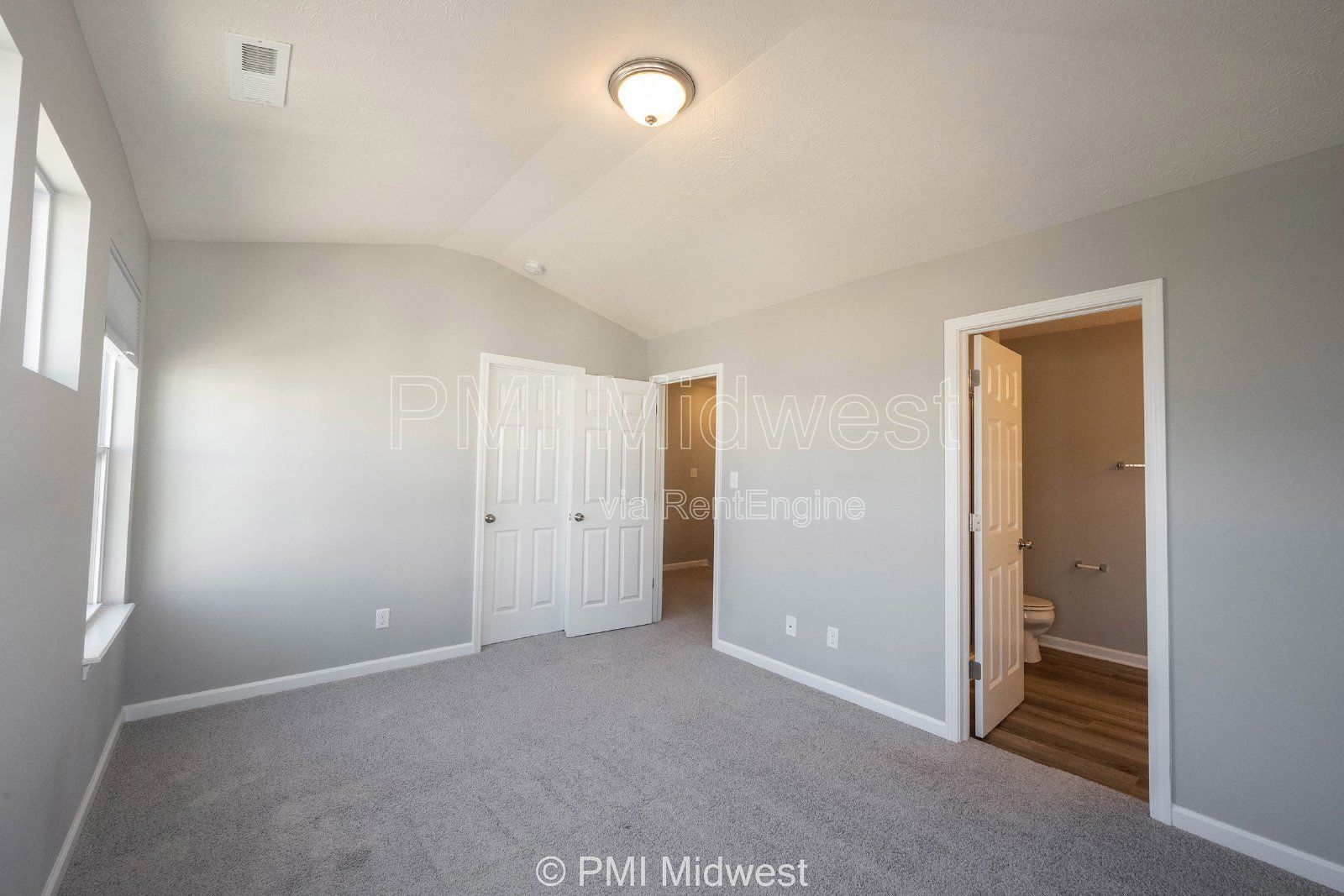 2952 W New York St property image