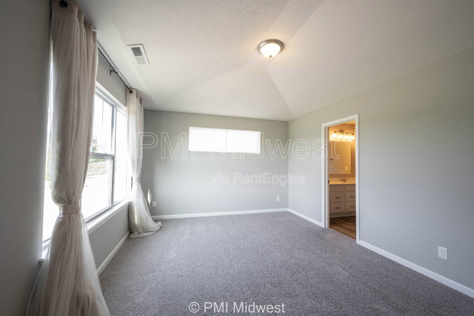 2952 W New York St property image