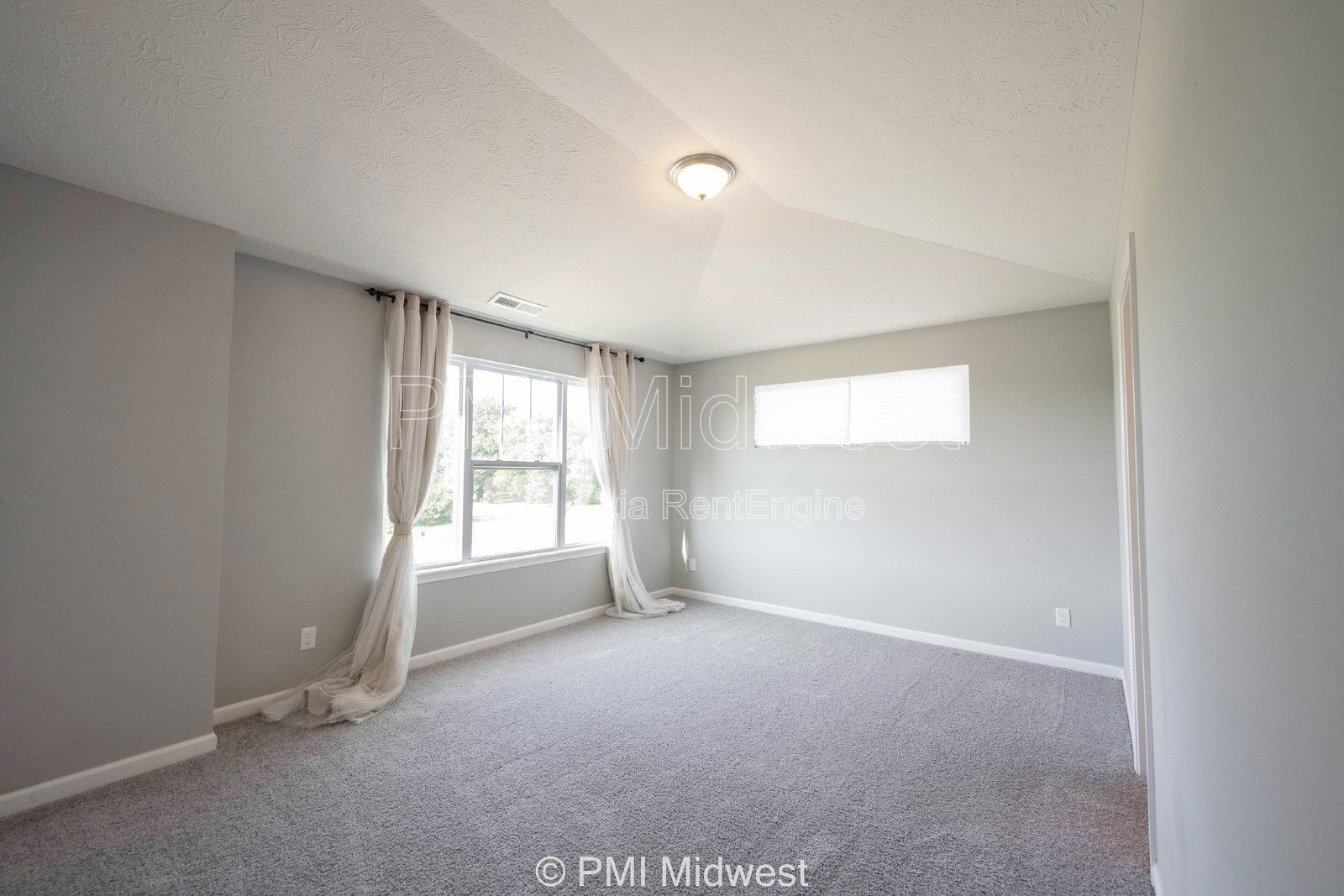 2952 W New York St property image