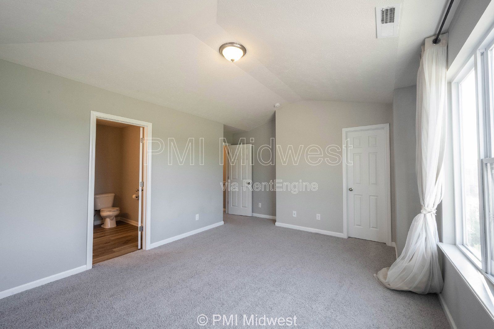 2952 W New York St property image