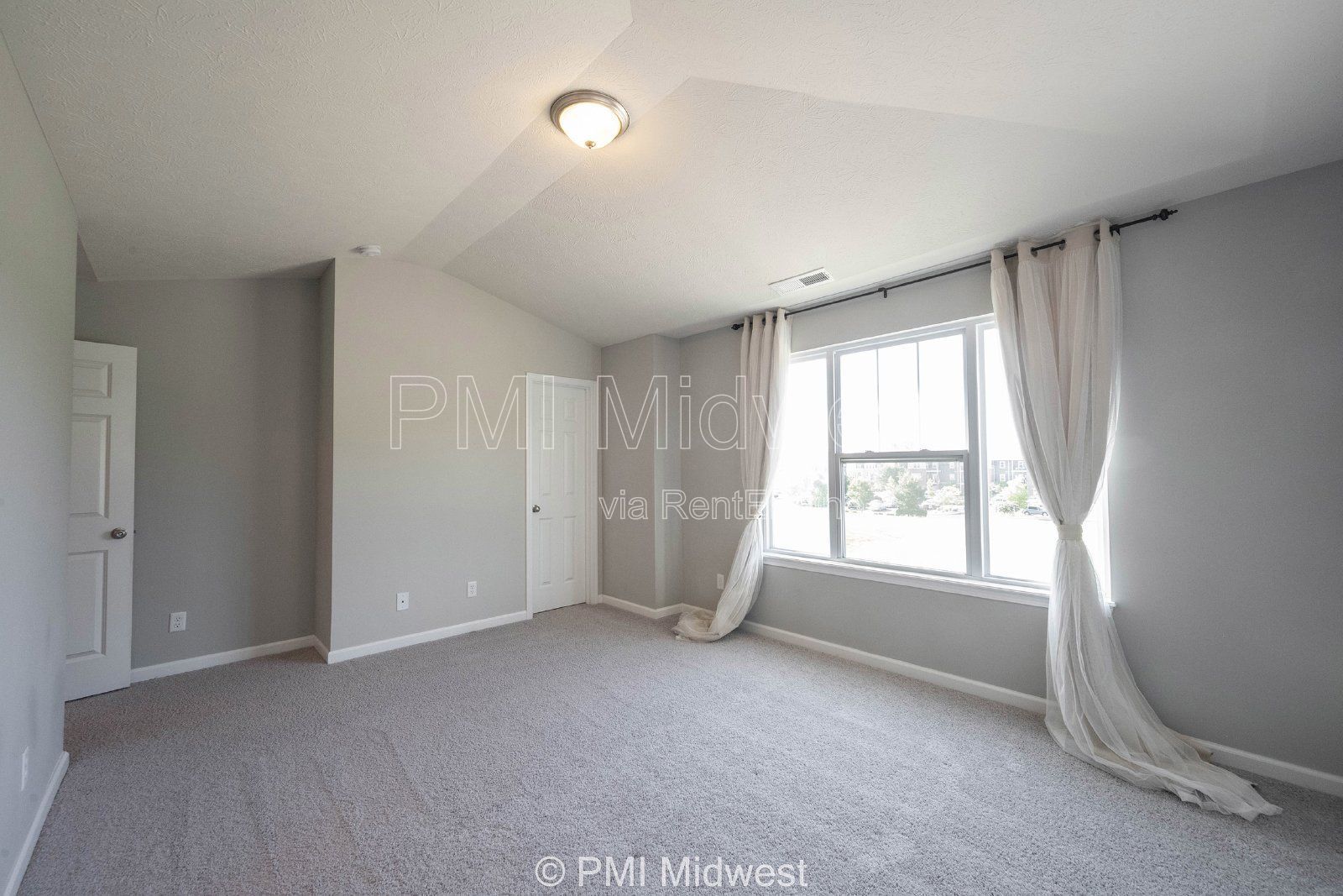 2952 W New York St property image