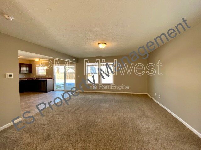 Beautiful 4 bedroom, 2.5 bathroom home in Ingalls- Prairie Hollow Community property image