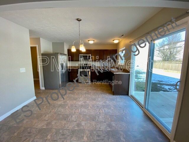 Beautiful 4 bedroom, 2.5 bathroom home in Ingalls- Prairie Hollow Community property image