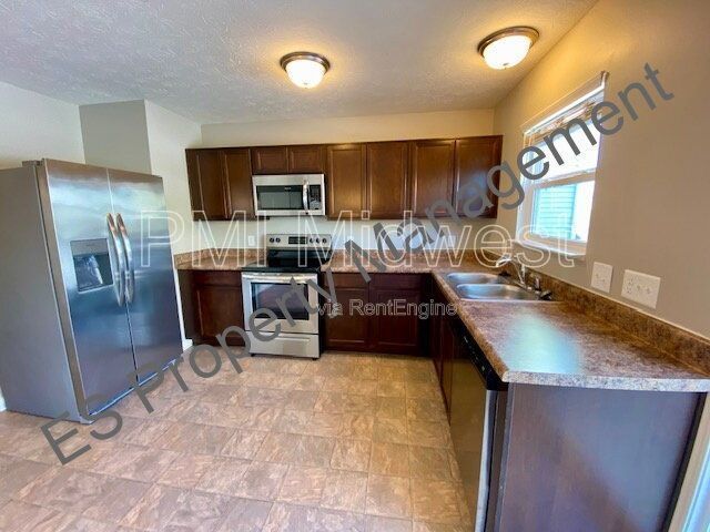 Beautiful 4 bedroom, 2.5 bathroom home in Ingalls- Prairie Hollow Community property image