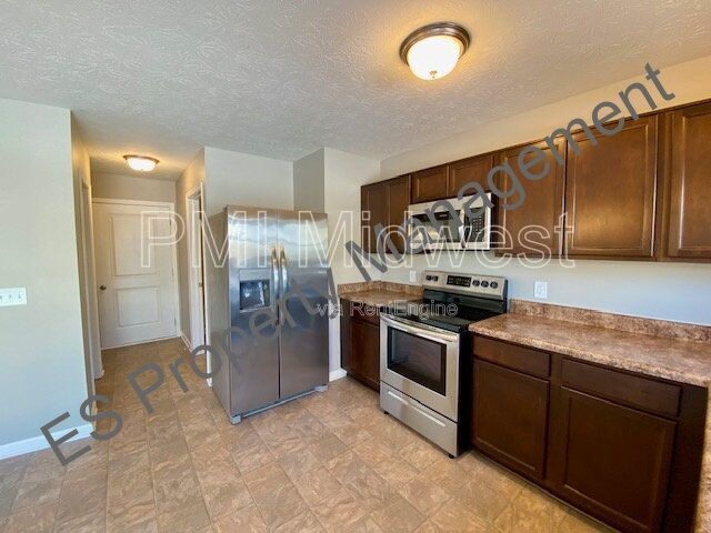 Beautiful 4 bedroom, 2.5 bathroom home in Ingalls- Prairie Hollow Community property image