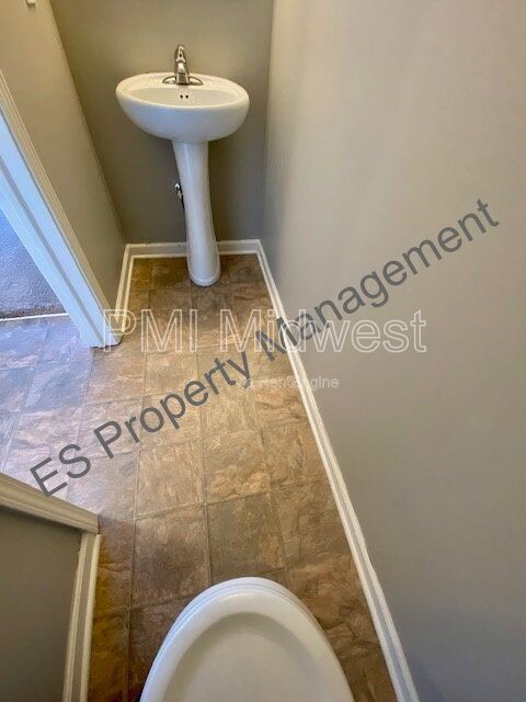 Beautiful 4 bedroom, 2.5 bathroom home in Ingalls- Prairie Hollow Community property image