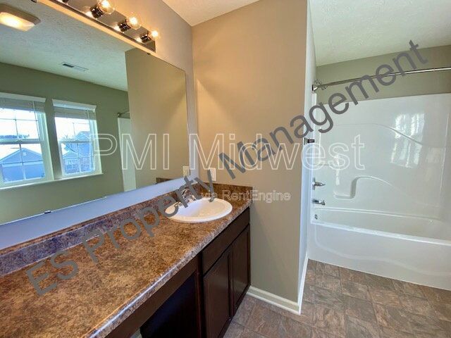 Beautiful 4 bedroom, 2.5 bathroom home in Ingalls- Prairie Hollow Community property image