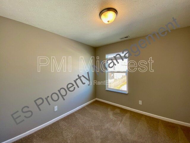 Beautiful 4 bedroom, 2.5 bathroom home in Ingalls- Prairie Hollow Community property image