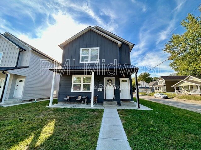 **SPECIAL** $250 OFF 2ND MONTH'S RENT** 3 Bedroom 2 Bath Duplex in the Heart of Indianapolis property image