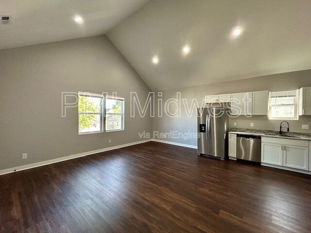 **SPECIAL** $250 OFF 2ND MONTH'S RENT** 3 Bedroom 2 Bath Duplex in the Heart of Indianapolis property image