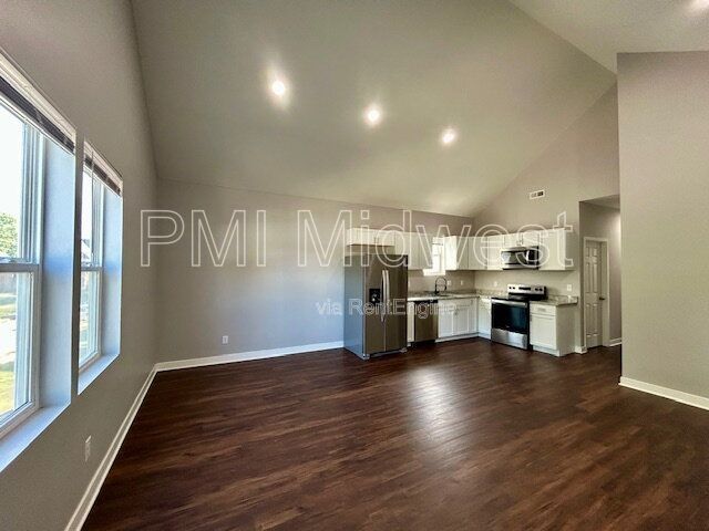 **SPECIAL** $250 OFF 2ND MONTH'S RENT** 3 Bedroom 2 Bath Duplex in the Heart of Indianapolis property image