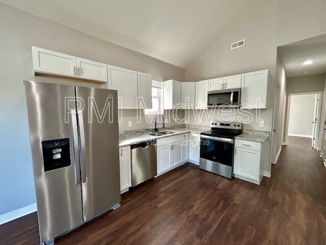 **SPECIAL** $250 OFF 2ND MONTH'S RENT** 3 Bedroom 2 Bath Duplex in the Heart of Indianapolis property image