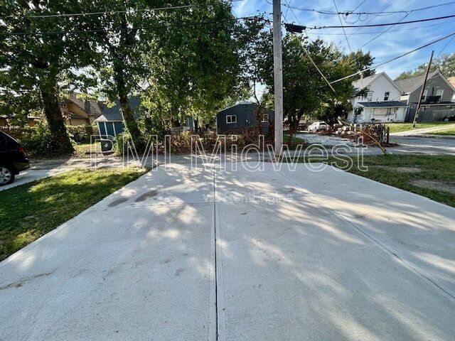 **SPECIAL** $250 OFF 2ND MONTH'S RENT** 3 Bedroom 2 Bath Duplex in the Heart of Indianapolis property image