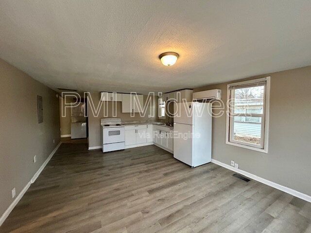 **SPECIAL**$200 OFF 2nd Month's Rent** Renovated 2 Bedroom 1 Bath Duplex in Noblesville!! property image