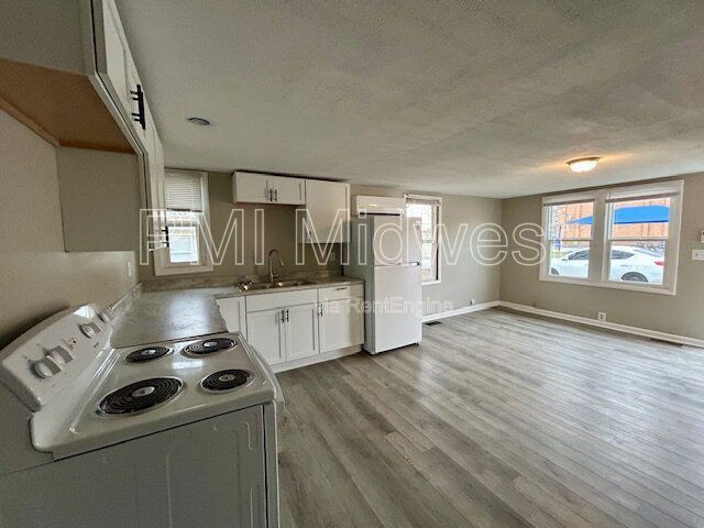 **SPECIAL**$200 OFF 2nd Month's Rent** Renovated 2 Bedroom 1 Bath Duplex in Noblesville!! property image