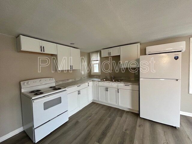 **SPECIAL**$200 OFF 2nd Month's Rent** Renovated 2 Bedroom 1 Bath Duplex in Noblesville!! property image