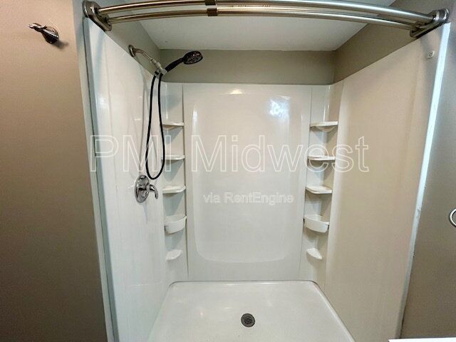**SPECIAL**$200 OFF 2nd Month's Rent** Renovated 2 Bedroom 1 Bath Duplex in Noblesville!! property image