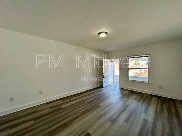 Beautiful Remodeled 3 Bedroom 1.5 Bathroom Duplex**SPECIAL-$350 OFF 2ND MONTH'S RENT*** property image