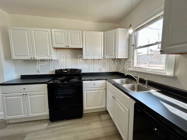 Beautiful Remodeled 3 Bedroom 1.5 Bathroom Duplex**SPECIAL-$350 OFF 2ND MONTH'S RENT*** property image