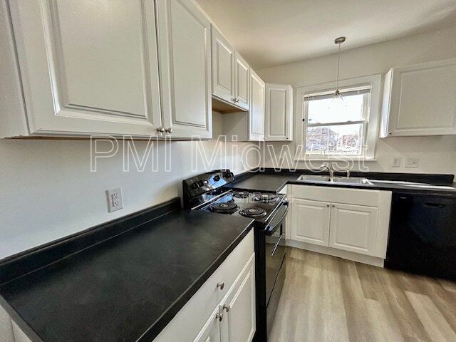 Beautiful Remodeled 3 Bedroom 1.5 Bathroom Duplex**SPECIAL-$350 OFF 2ND MONTH'S RENT*** property image