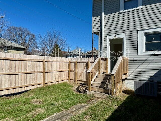 Beautiful Remodeled 3 Bedroom 1.5 Bathroom Duplex**SPECIAL-$350 OFF 2ND MONTH'S RENT*** property image