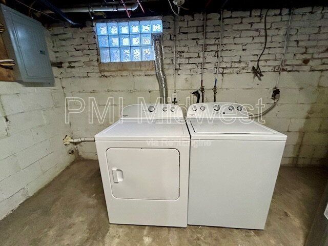 Beautiful Remodeled 3 Bedroom 1.5 Bathroom Duplex**SPECIAL-$350 OFF 2ND MONTH'S RENT*** property image