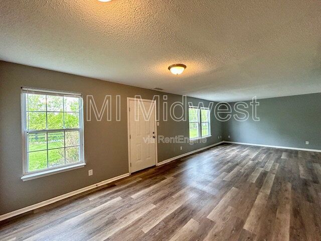 STUNNING 3 bedroom, 2.5 Bath Home in Greenwood- Johnson County property image