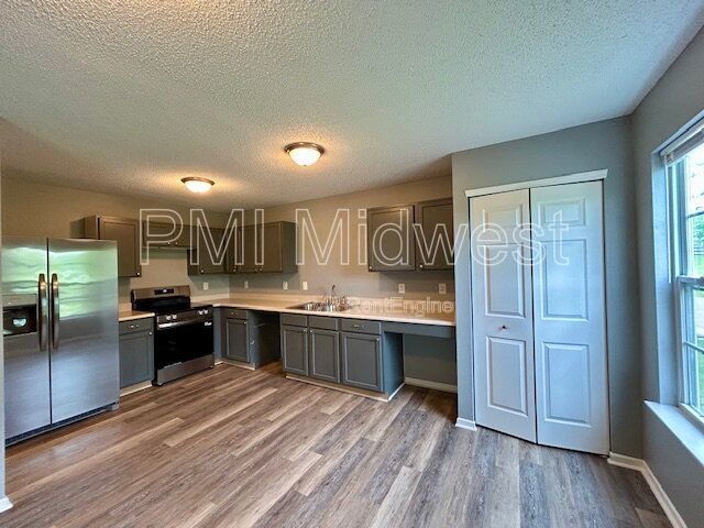 STUNNING 3 bedroom, 2.5 Bath Home in Greenwood- Johnson County property image
