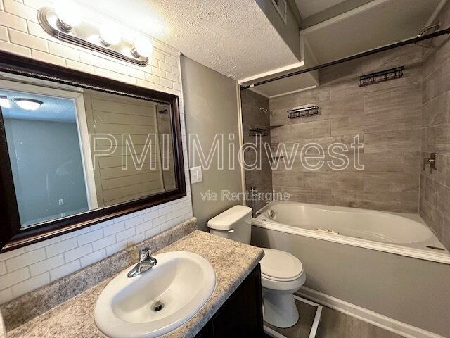 Newly Renovated 2 bedroom 1 Bath Duplex in Noblesville property image