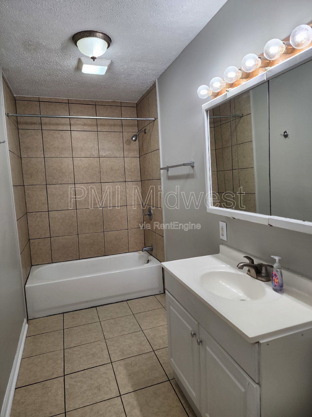 Charming 3 Bedroom Home in Indianapolis with Spacious Layout and Convenient Location! property image