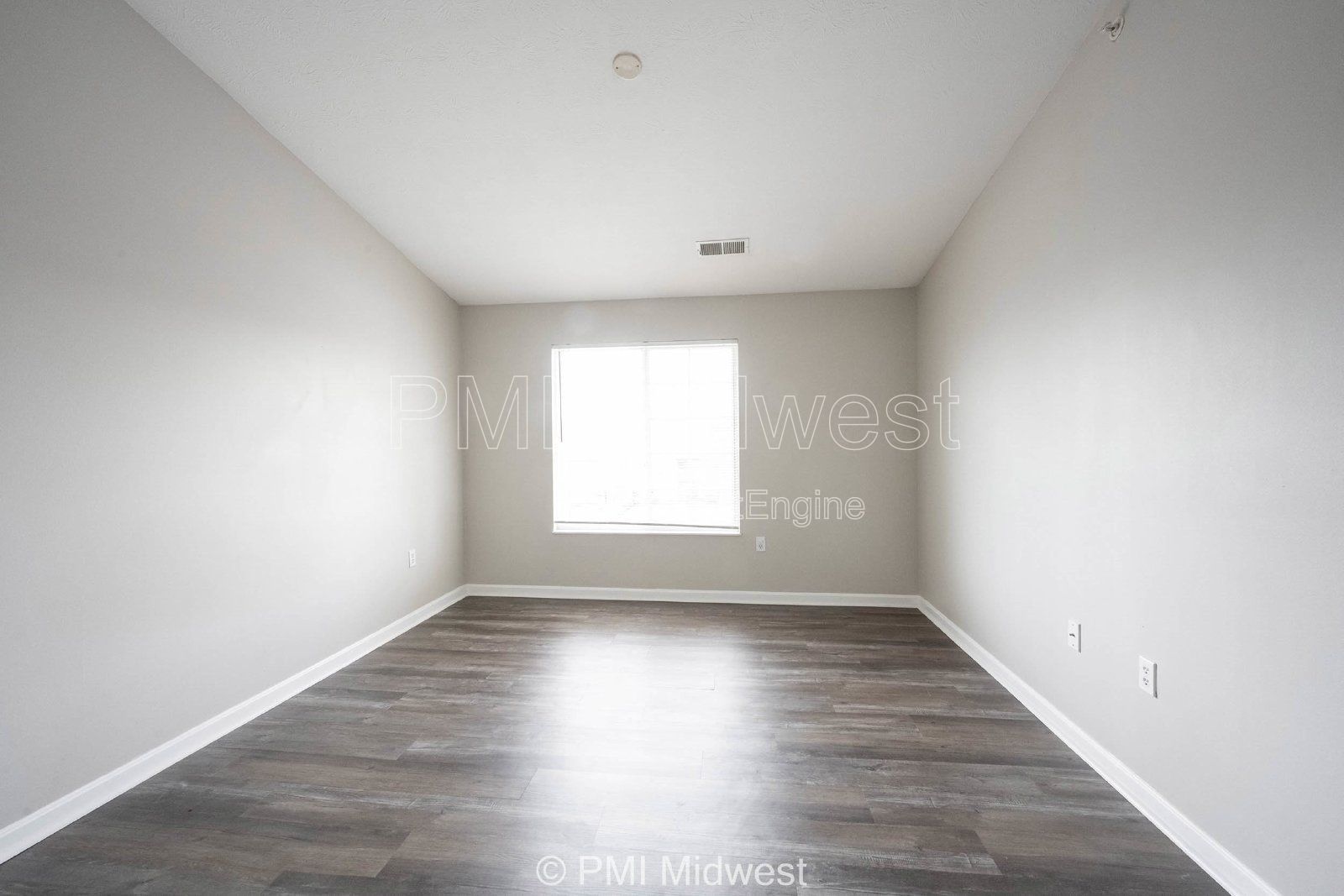 Charming 2 Bed, 2 Bath Condo in Indianapolis! Perfect for comfortable living! property image