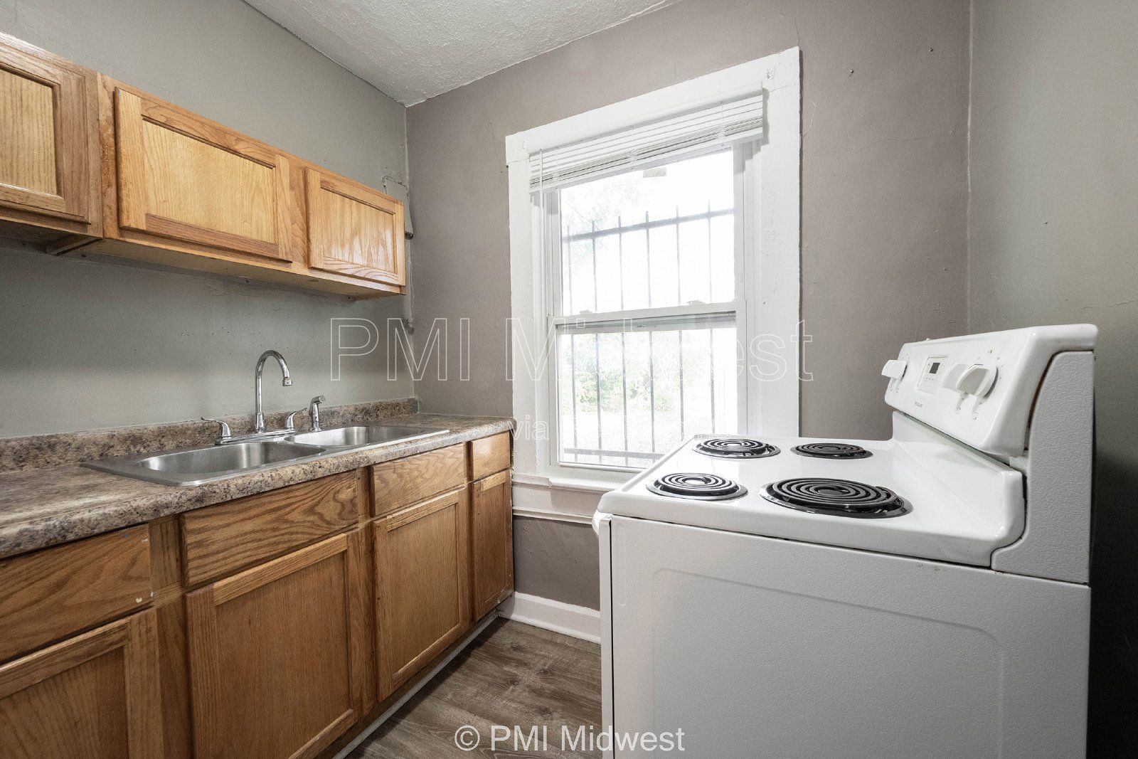 Charming 1 Bed Duplex with Full Bath in Indianapolis! property image