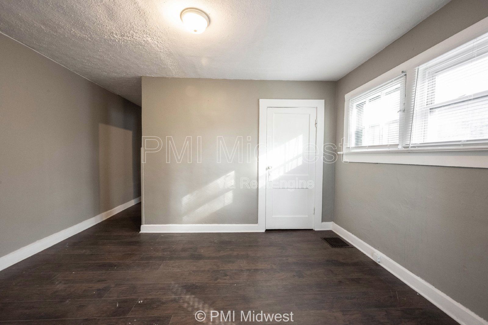 Charming 1 Bed Duplex with Full Bath in Indianapolis! property image