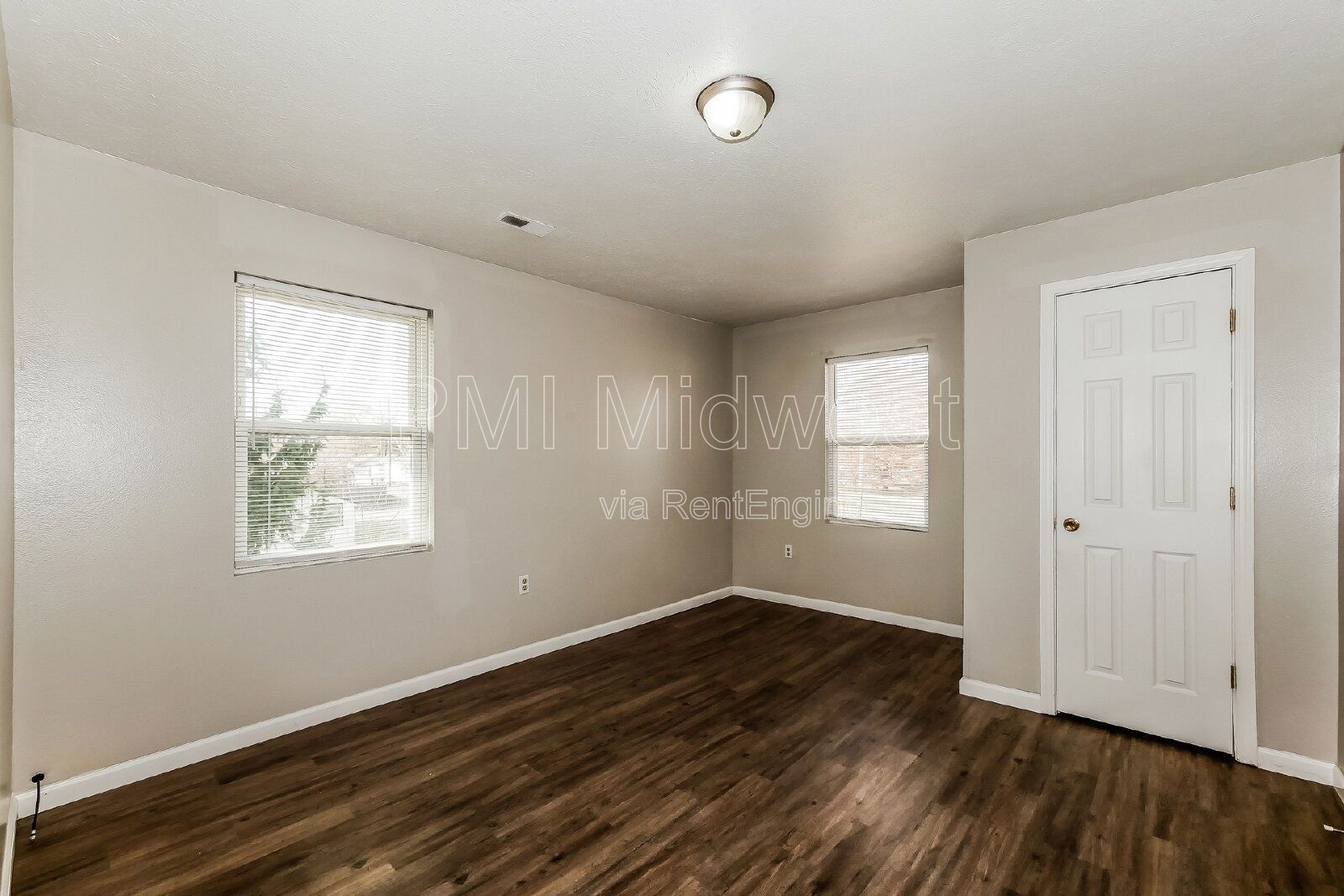 Cozy 2 Bed Apartment in Indianapolis with 850 Sq Ft of Comfort! property image