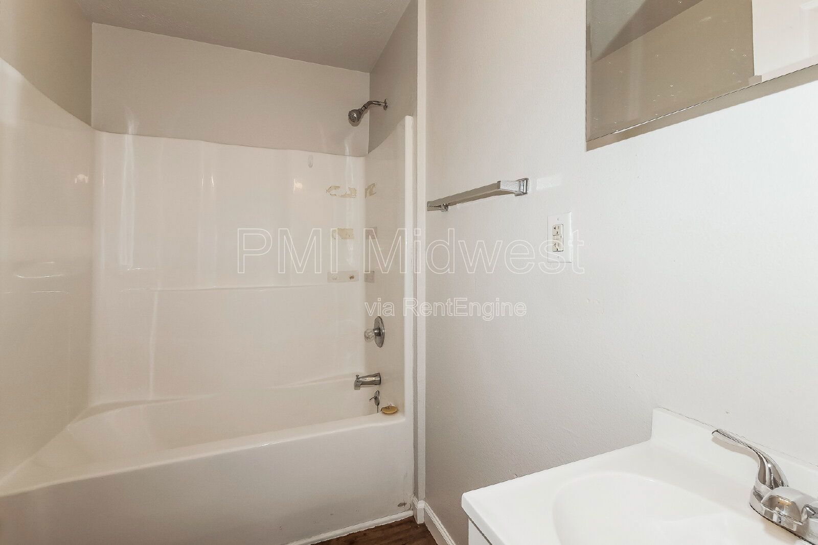 Cozy 2 Bed Apartment in Indianapolis with 850 Sq Ft of Comfort! property image