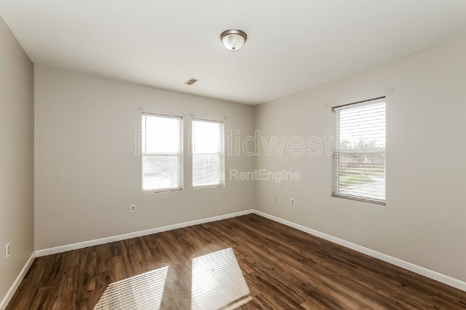 Cozy 2 Bed Apartment in Indianapolis with 850 Sq Ft of Comfort! property image
