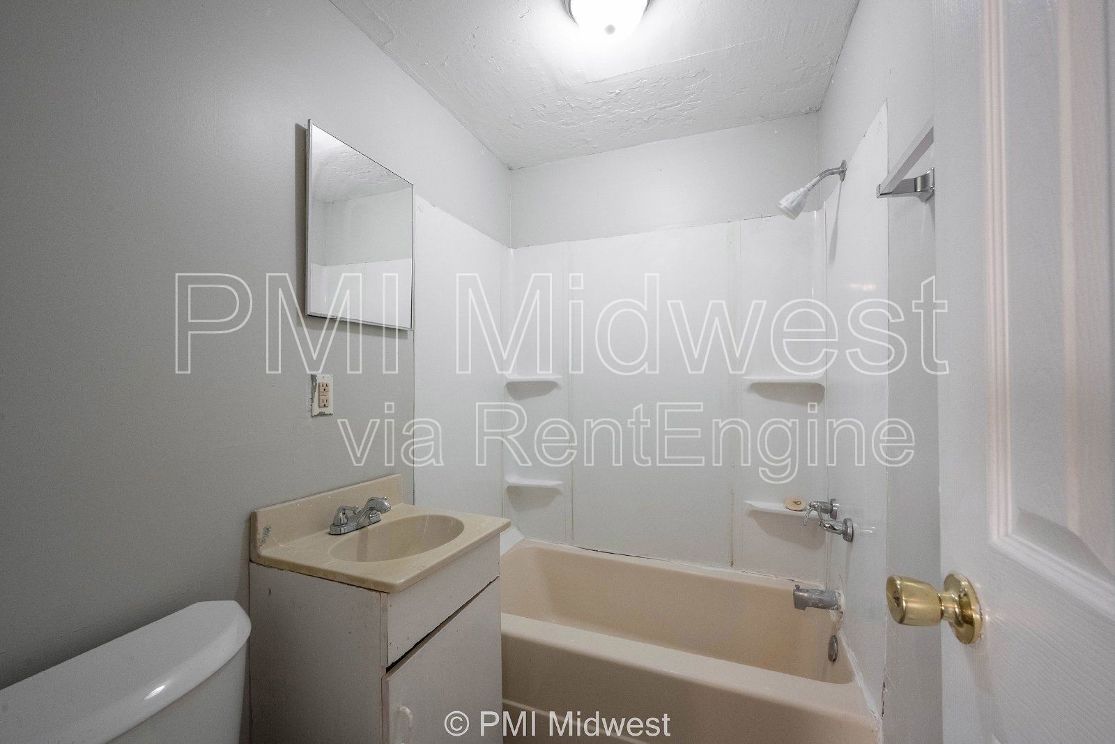 Charming 3-Bedroom Duplex with 2 Full Baths in Indianapolis - A Must See! property image