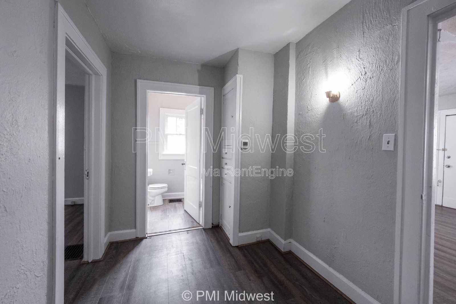 Charming 1-Bedroom Duplex in Indianapolis with Spacious Layout and Convenient Location property image