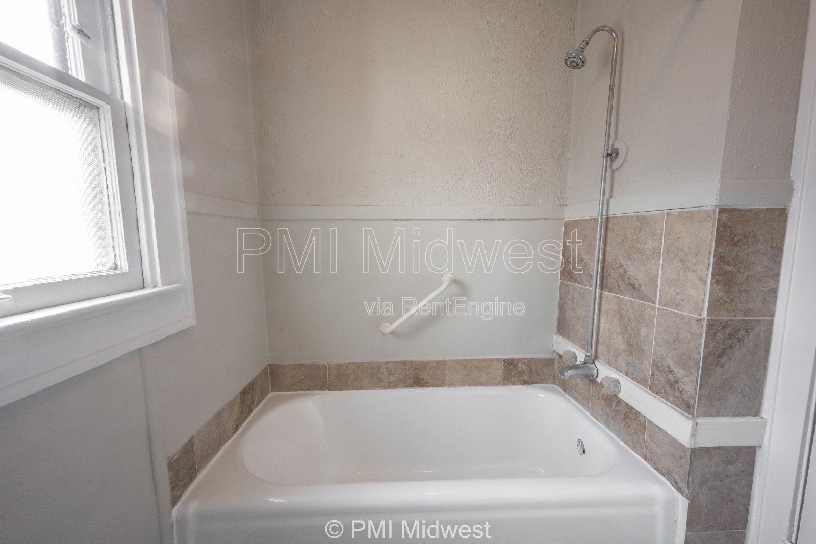 Charming 1-Bedroom Duplex in Indianapolis with Spacious Layout and Convenient Location property image