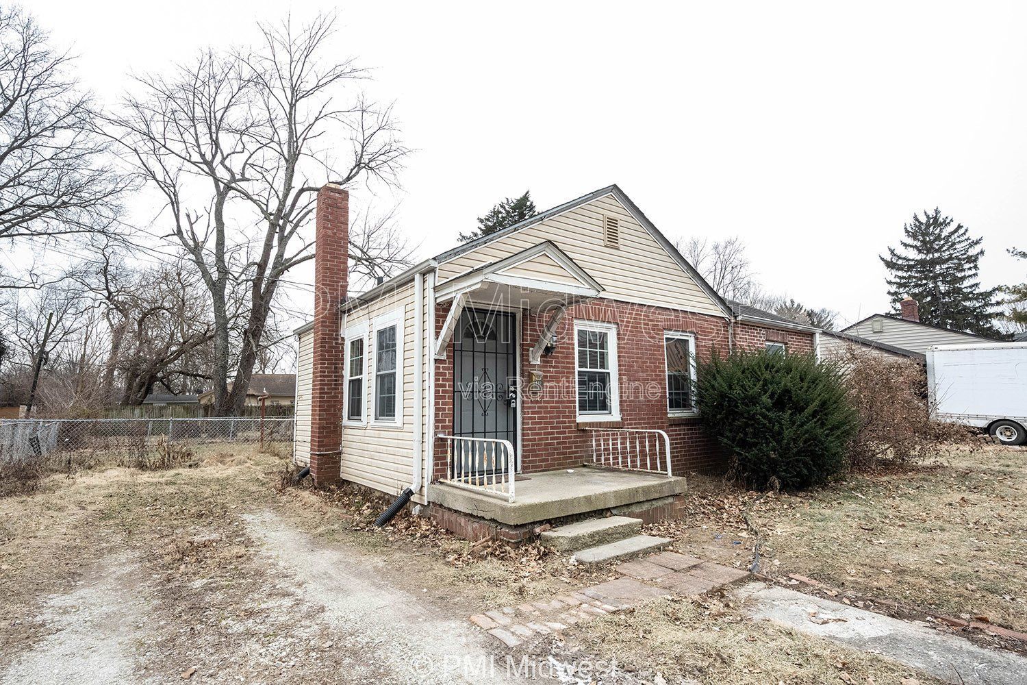 Cozy 1-Bedroom Gem in Indianapolis with Spacious Living – 750 Sq Ft! property image