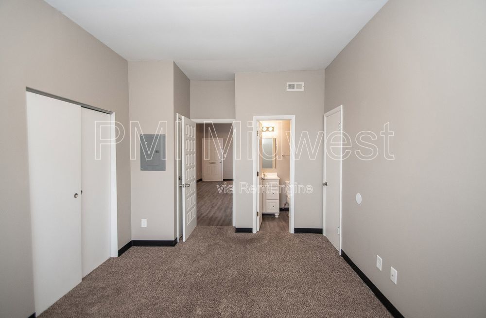 Modern 1 Bed Apartment in Prime Indianapolis Location! property image